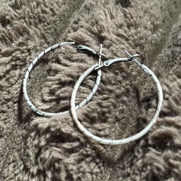 Maurices Silver Hoop Earrings Elegant Design - Picture 1 of 2
